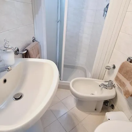 Cappuccini Appartments 佩斯基耶拉德加达