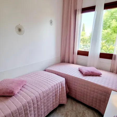 Cappuccini Appartments 佩斯基耶拉德加达